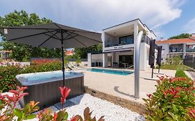 Villa Lucia With Jacuzzi And Private Pool